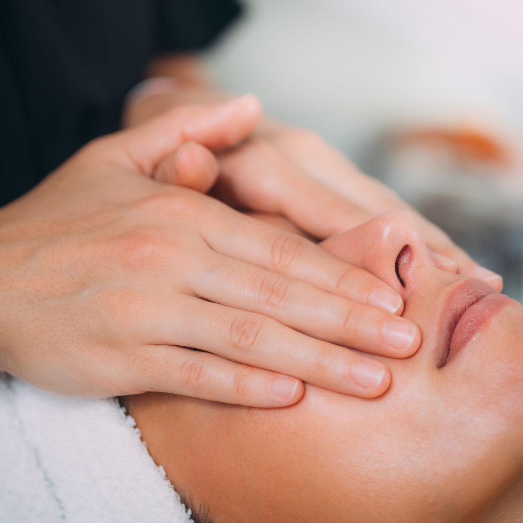 Migraine massage | Wellness Compleet Almelo | ayurveda face massage 2021 08 30 05 09 32 utc Migraine massage voor het gezicht