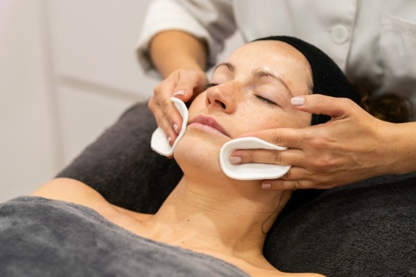 Microneedling Wierden | Wellness Compleet Almelo | All in One Gezichtsbehandeling CombiDeal All-in-One Gezichtsbehandeling CombiDeal